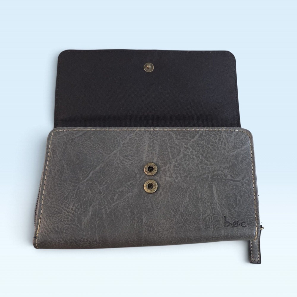 B.O.C. One Size Gray Vinyl Floral Embossed Tri-Fold Wallet - Picture 6 of 7